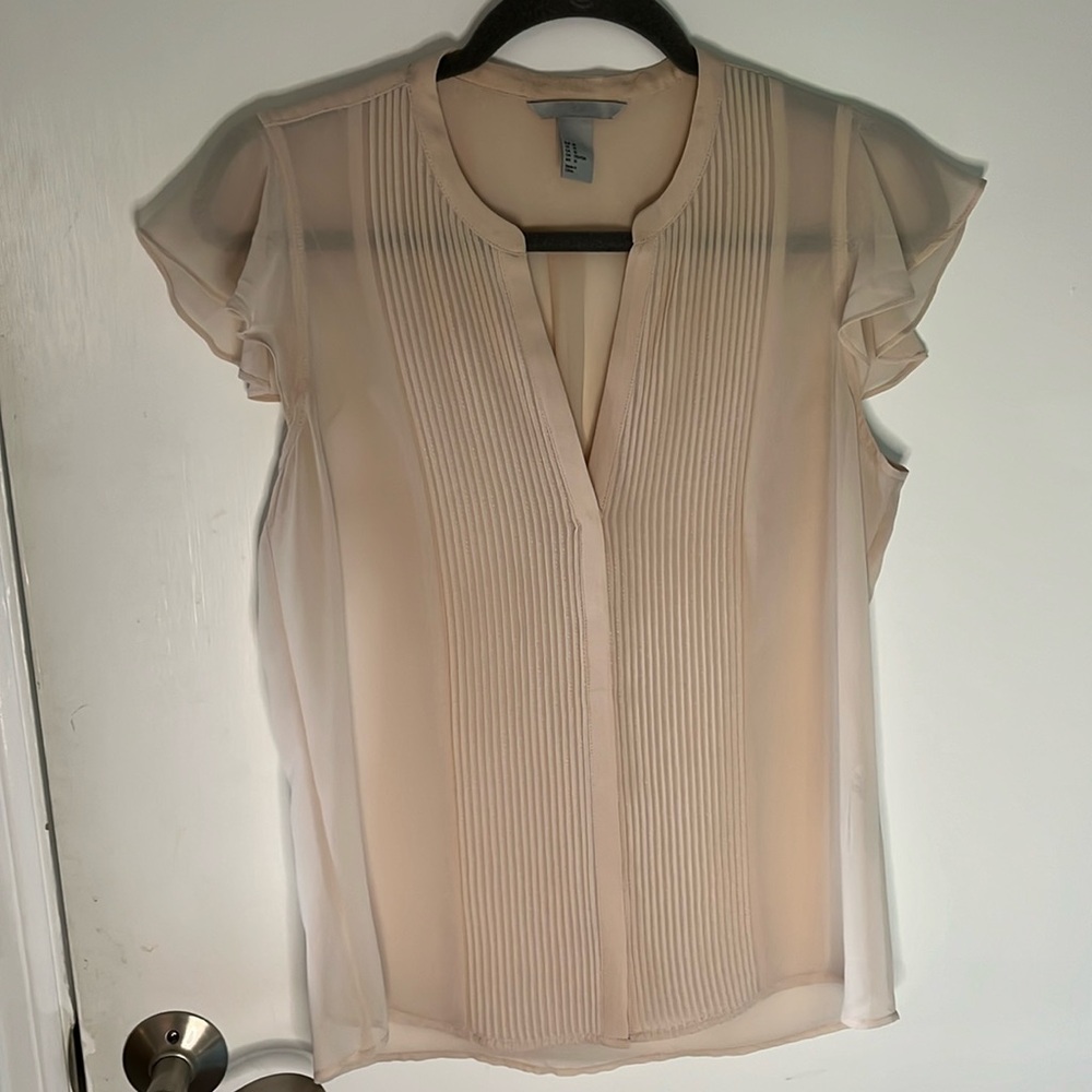 H&M cream short sleeve v neck blouse. Very light and airy